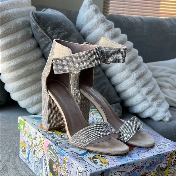 Jeffrey Campbell Beige and Silver Heels - Picture 1 of 3